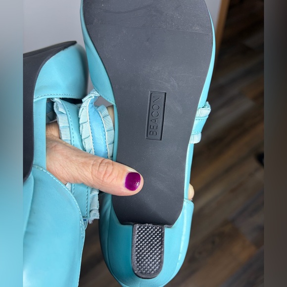 Softwear By Beacon Vintage Kitten Heel Closed Toe Shoes 10W Blue Flirty Elegant - Picture 9 of 9